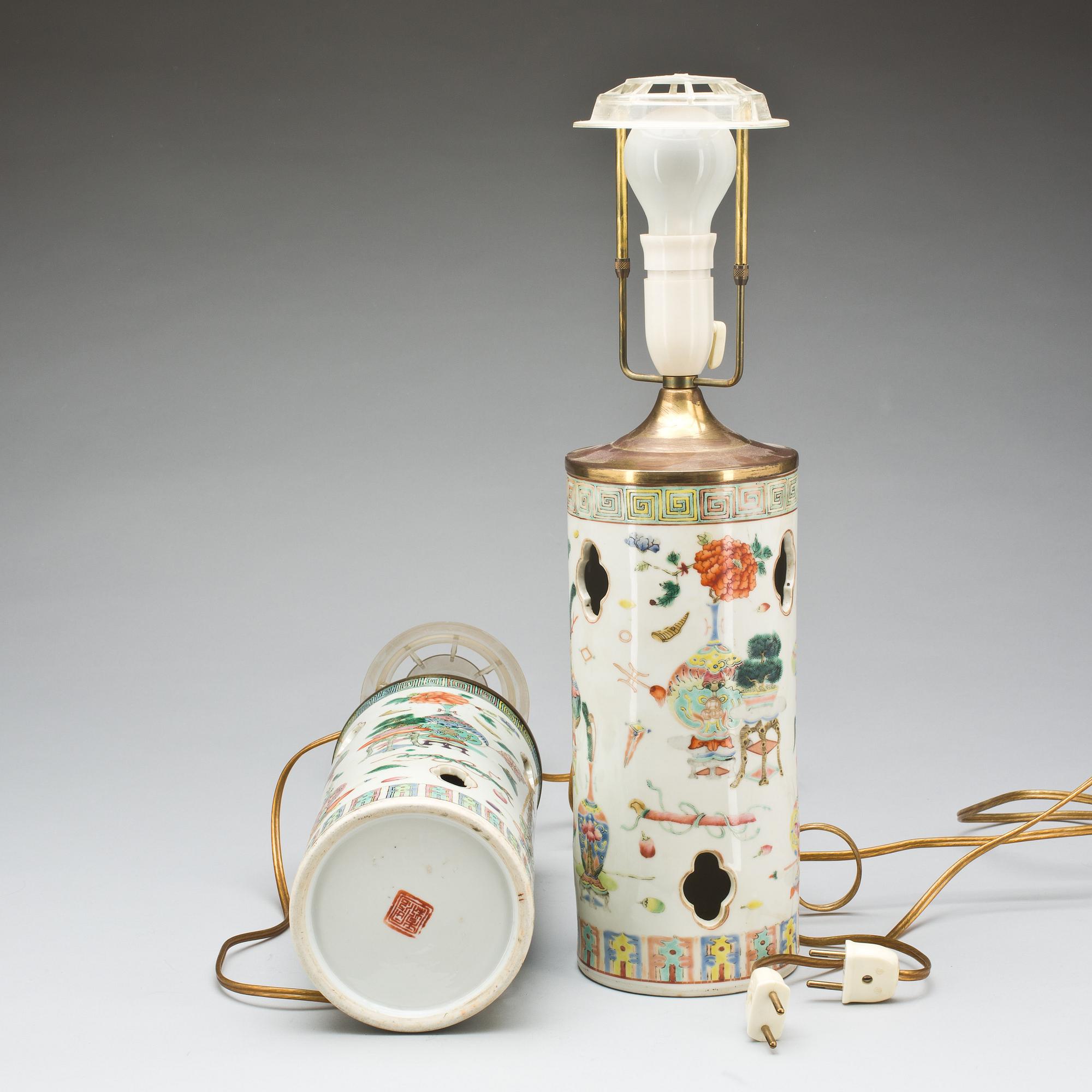 BORDSLAMPOR, ett par, porslin, Kina. 1800-tal.