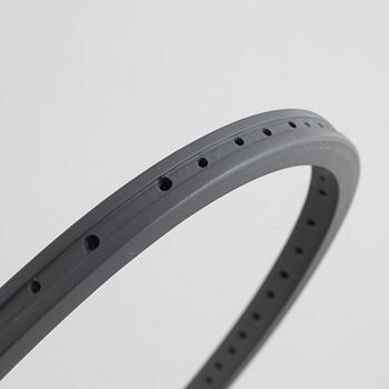 2 stycken tennisracketar. Donnay. Speciellt framtagna mid 25 racket i trä.