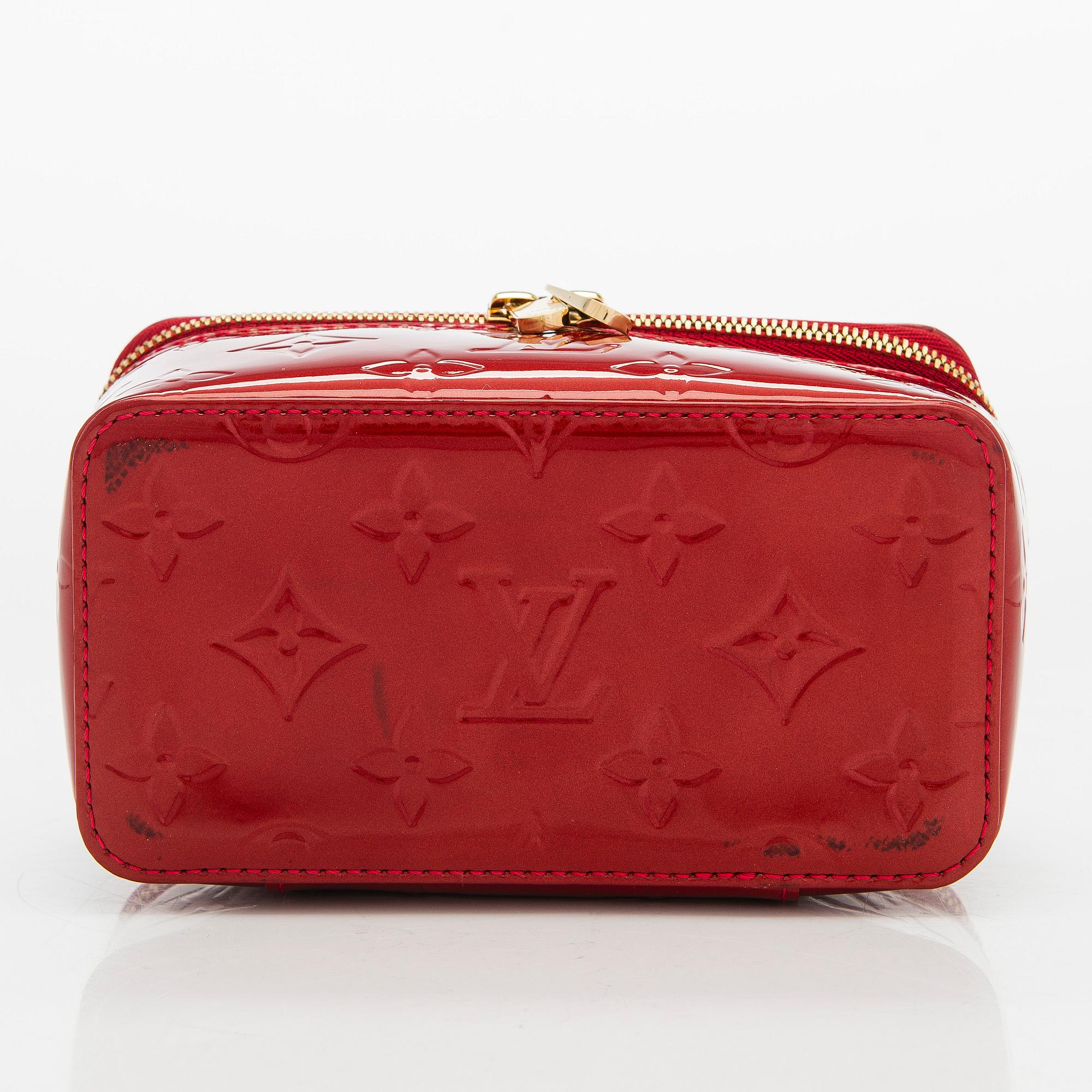 Louis Vuitton, korurasia.