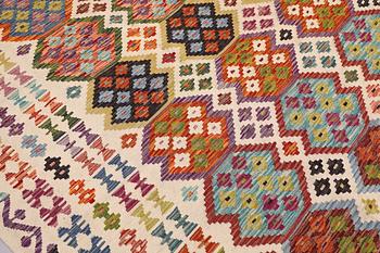 A Kilim carpet, approx. 342 x 250 cm.