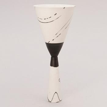 Inkeri Leivo, INKERI LEIVO, A porcelain goblet, signed Inkeri Leivo, Arabia -86.