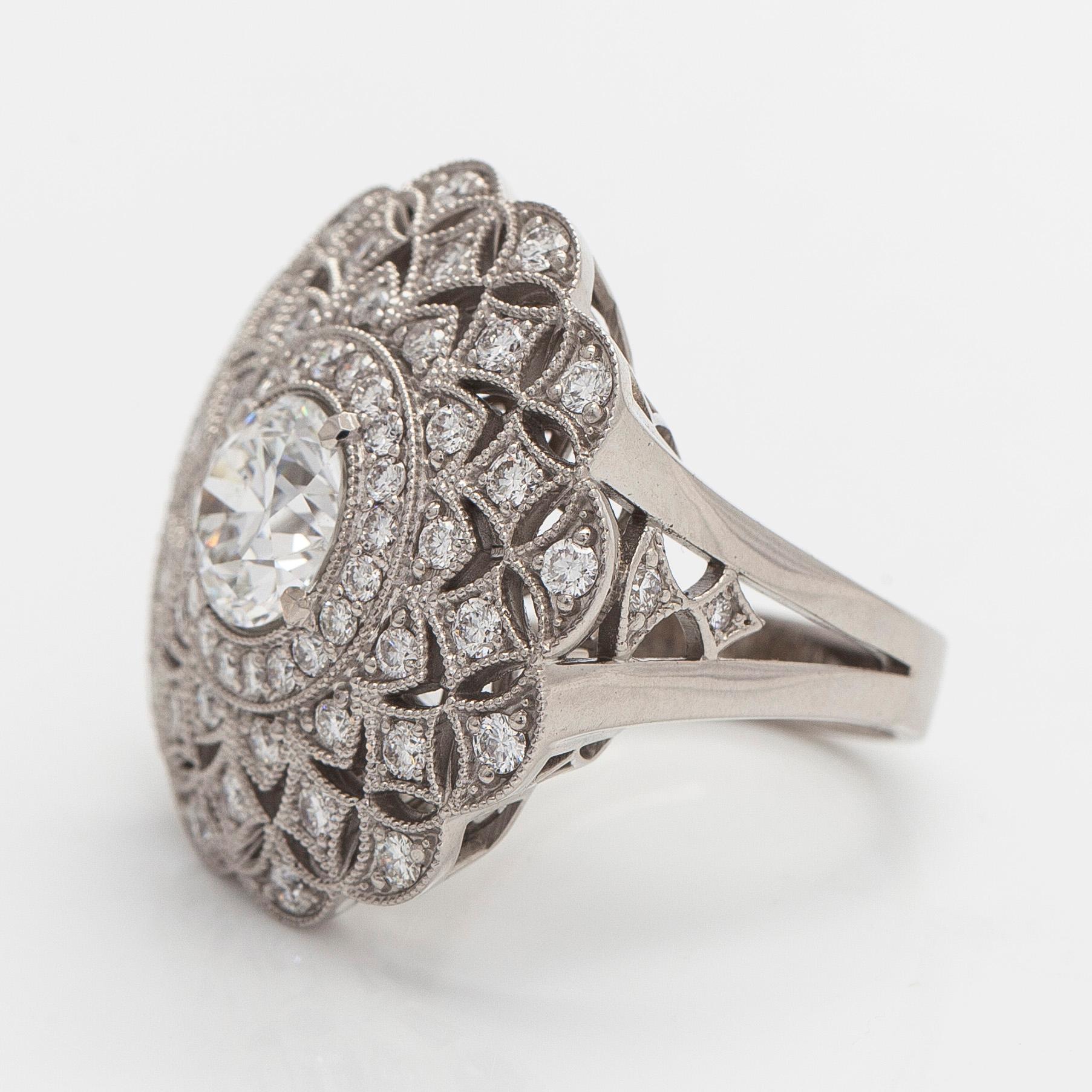 Sormus, briljanttihiotut timantit, keskitimantti 1,63 ct, 18K valkokultaa.