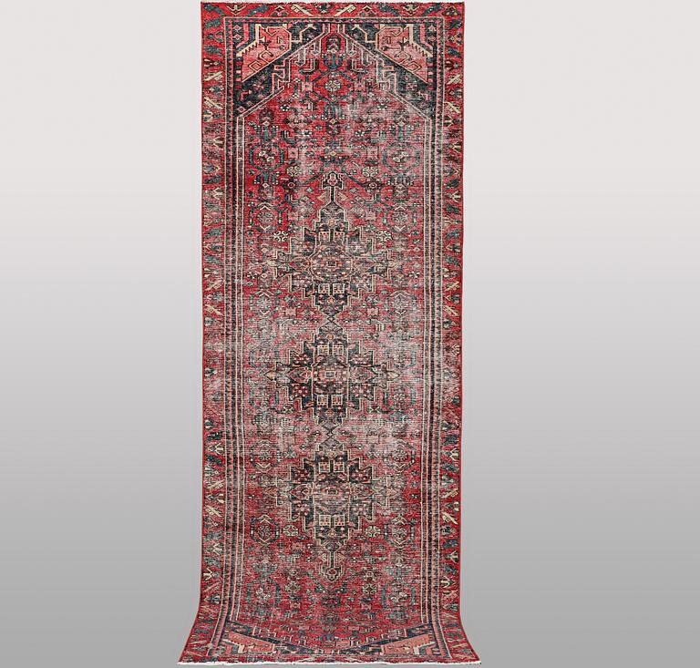Gallerimatta, orientalisk, vintage design, ca 287 x 95cm.