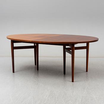 ARNE VODDER, a Danish rosewood veneered dining table, 1960's.