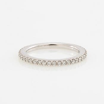 Ole Lynggaard, alliance ring, 18k white gold set with brilliant-cut diamonds.