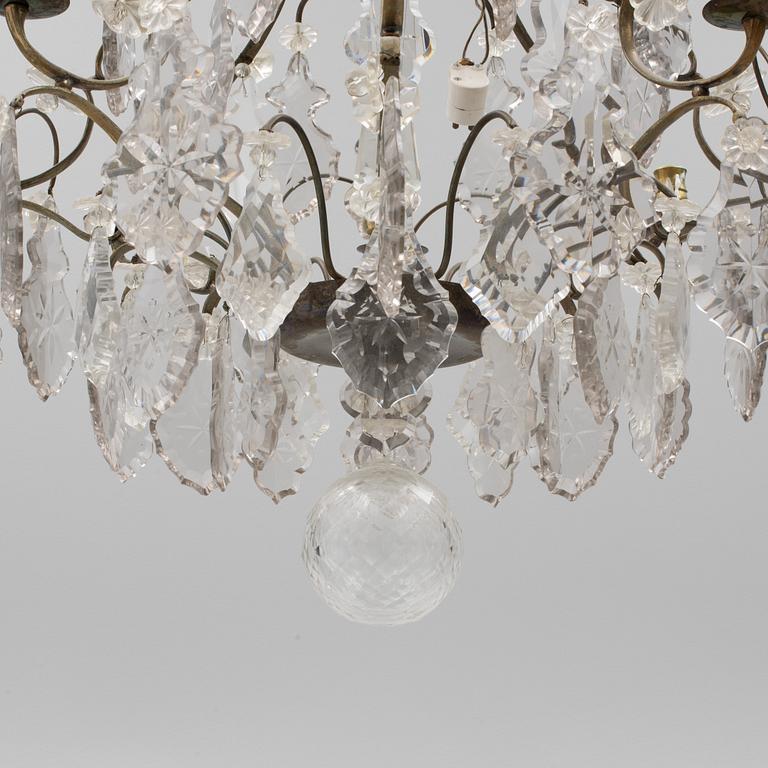 A Rococo style chandelier, early 20th century.