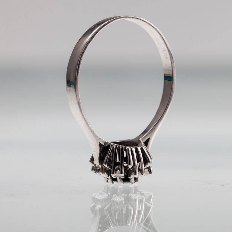 SMYCKESSET, 5 delar, 14K vitguld, diamanter tot. ca 1,20 ct, safirer tot. ca 3 ct. Vikt tot. 27,2 g.