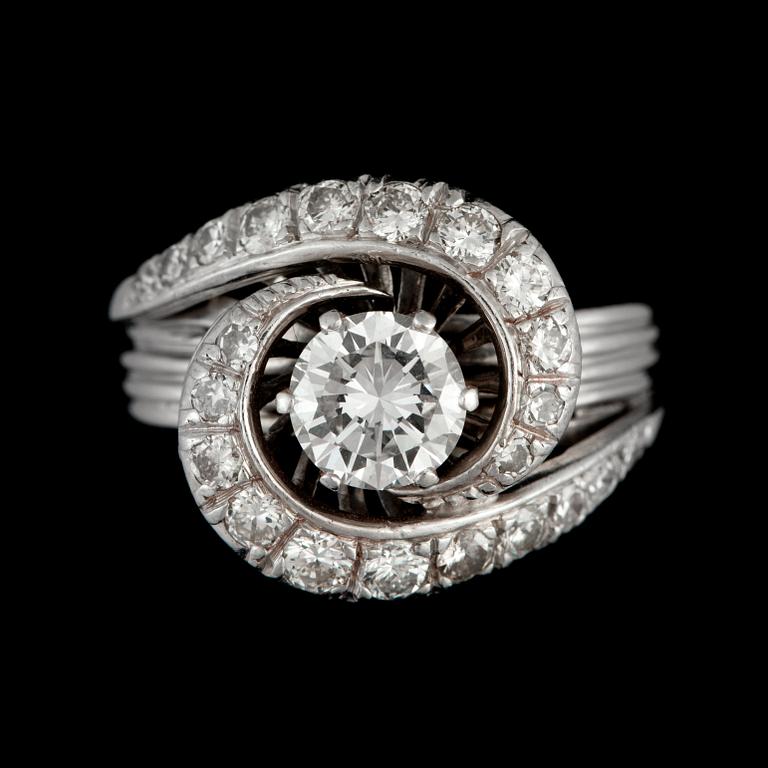 A brilliant-cut diamond ring. Center stone circa 0.90 ct.