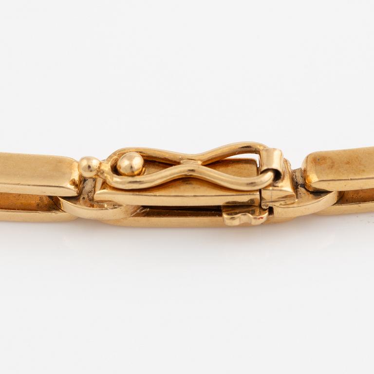 Bracelet 18K gold with cultured pearls and old mine and rose-cut diamonds.