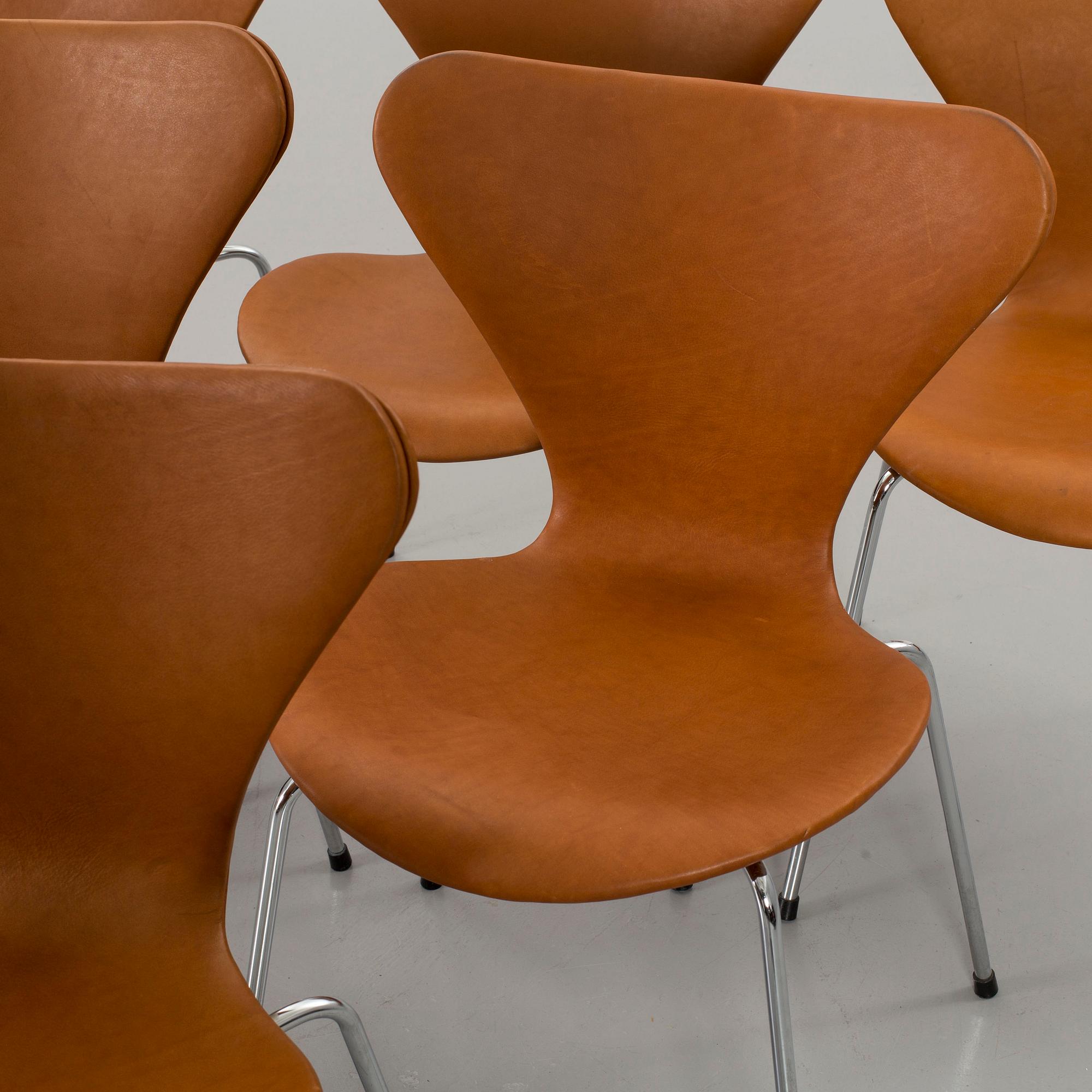 ARNE JACOBSEN, 6 stolar, "Sjuan", Fritz Hansen.