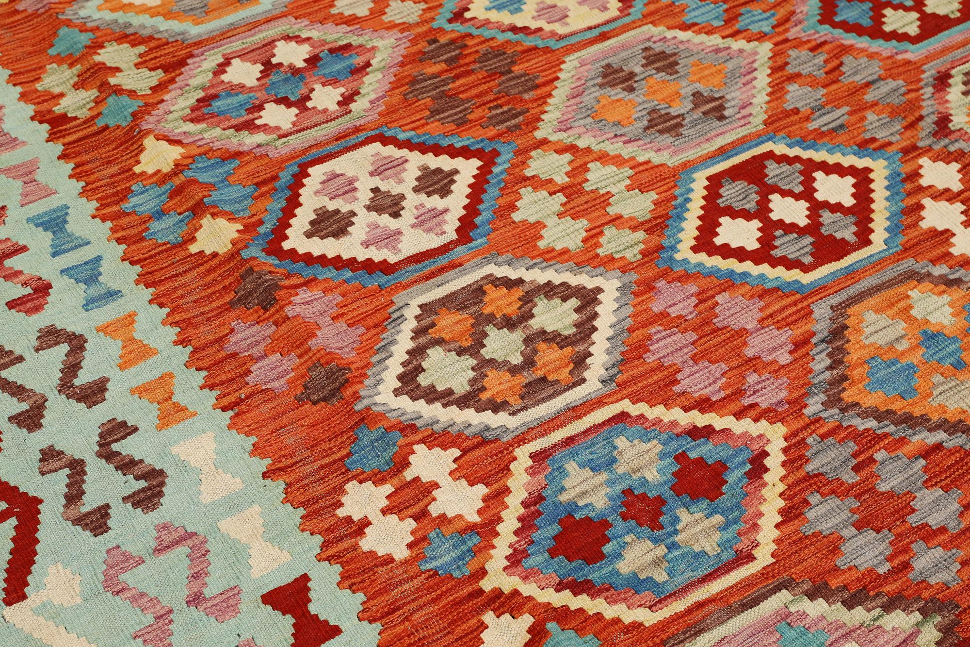 A Kelim carpet, c. 298 x 199 cm.