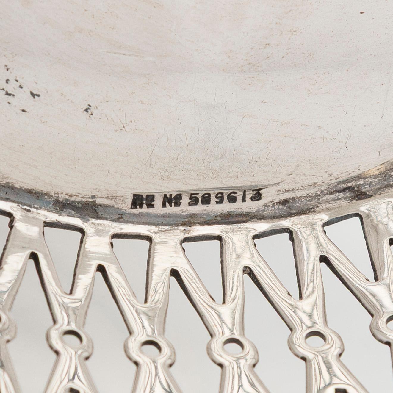 Serveringskålar med gallerkant, ett par, sterlingsilver, Birmingham, England 1911.