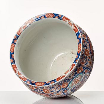 Fiskbassäng, porslin. Japan, Meiji (1868-1920).