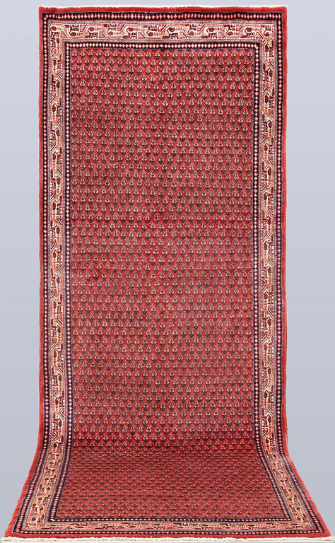 Gallerimatta, Sarouk, ca 315 x 113 cm.