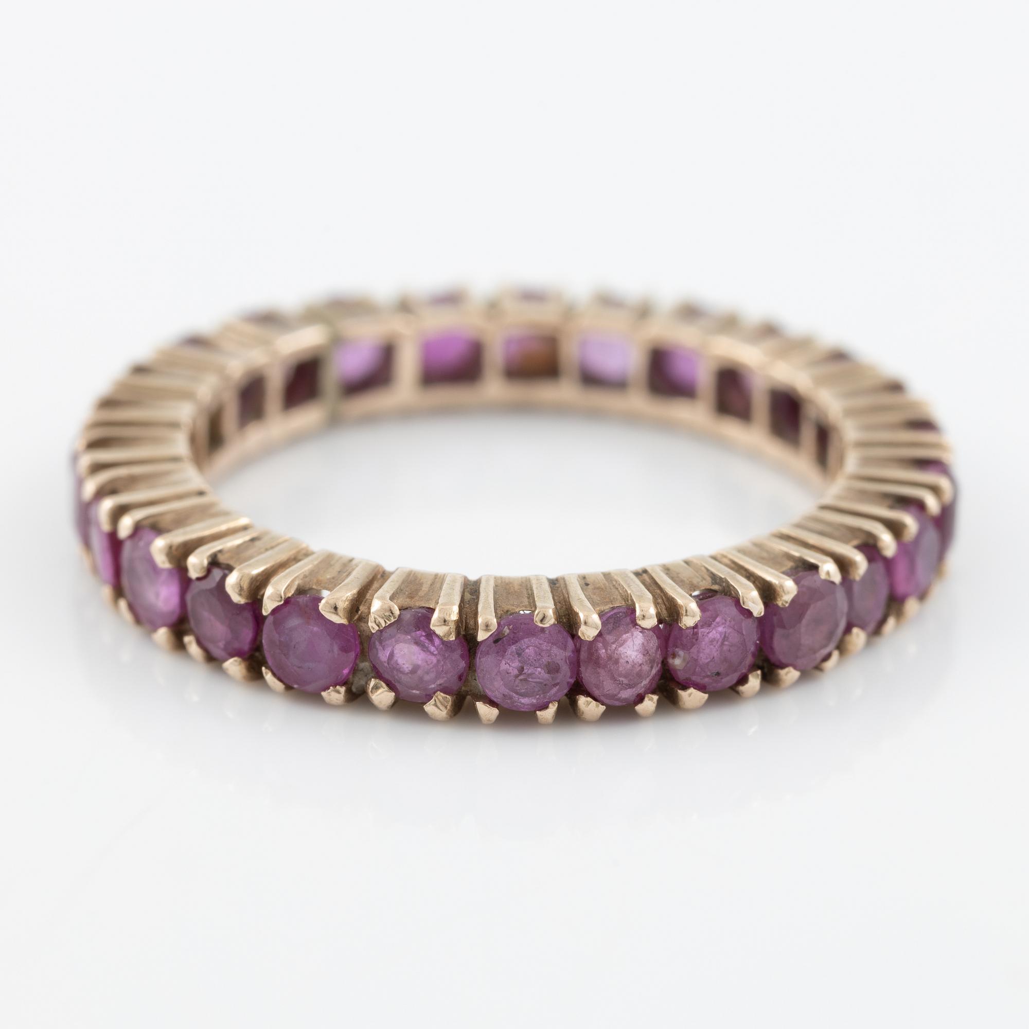 Alliansring 14K guld med rubiner.