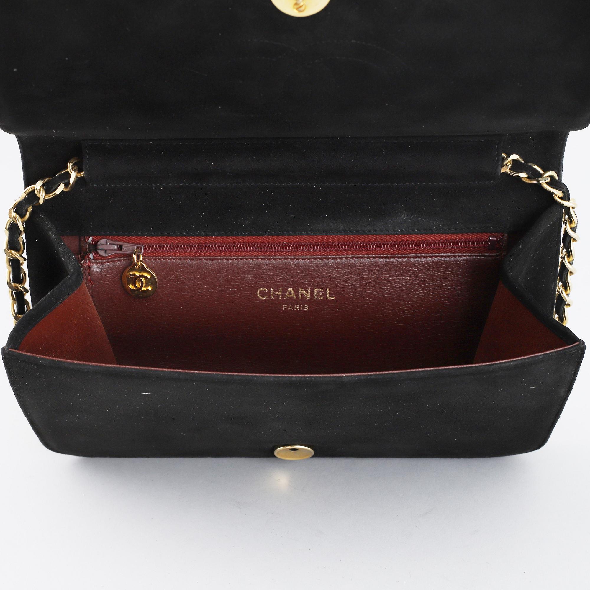 CHANEL,.