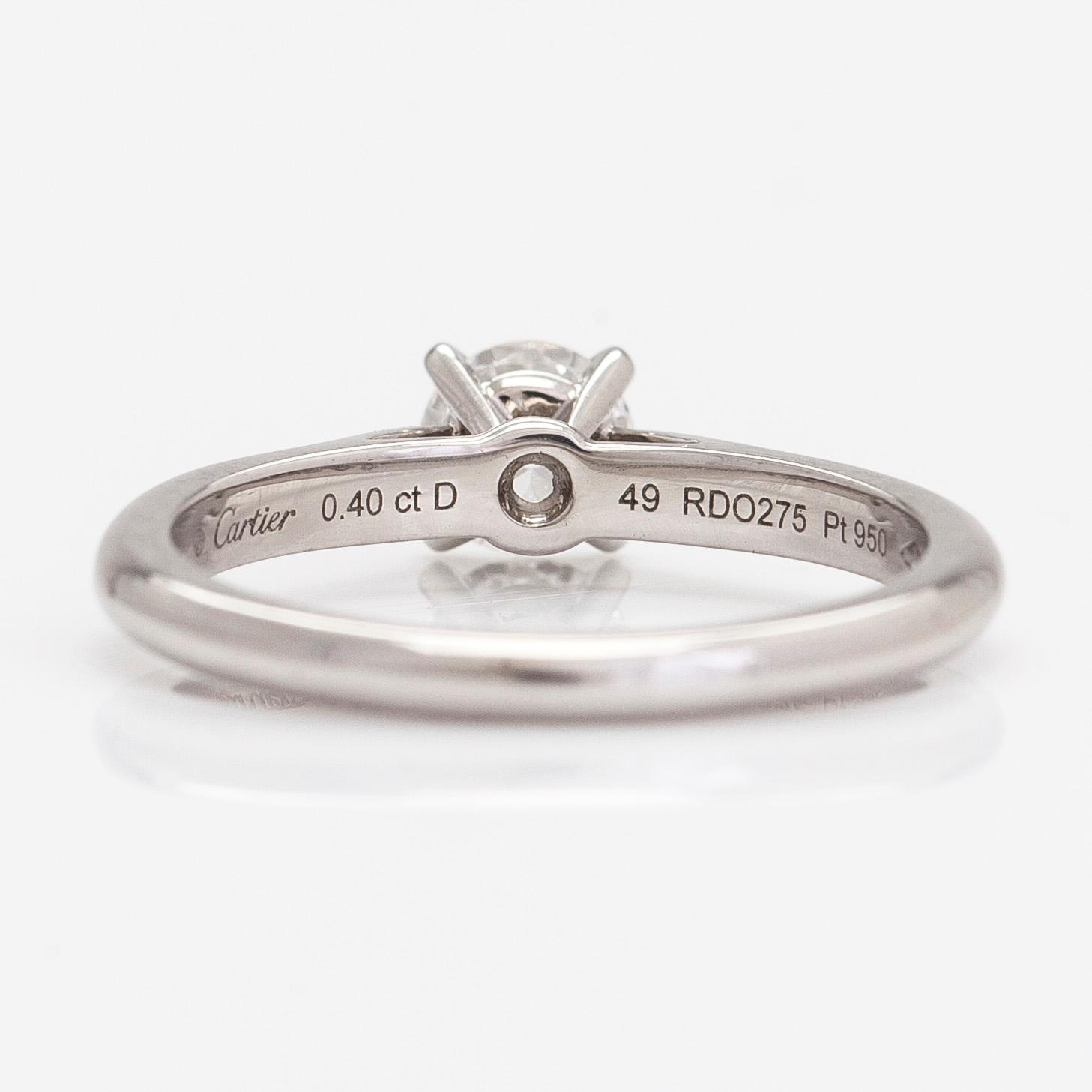 Cartier, ring, platina och briljantslipad diamant ca 0.40 ct. Med GIA dossier.