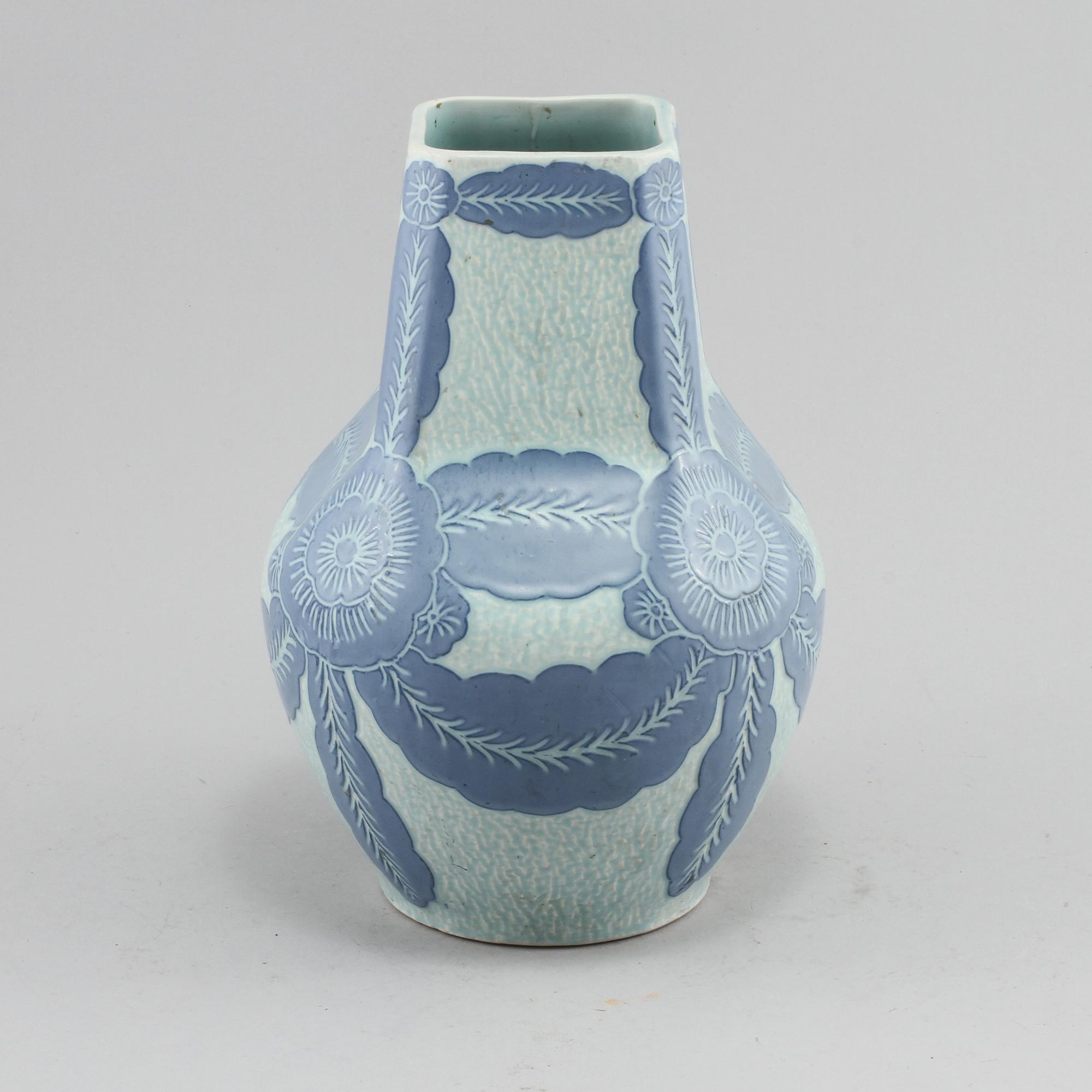 VAS, stengods, sgrafitto, Josef Ekberg, Gustafsberg, signerad och daterad 1919.