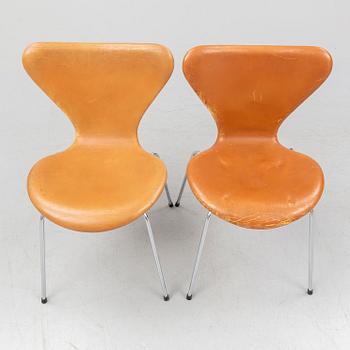 ARNE JACOBSEN, STOLAR, 2 st, "Sjuan", Fritz Hansen, 1988/1992.