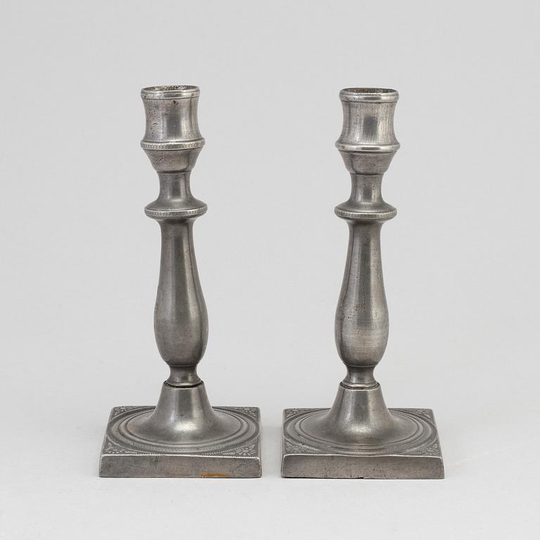 A PAIR OF EMPIRE PEWTER CANDLESTICKS, first half of the 19th century.