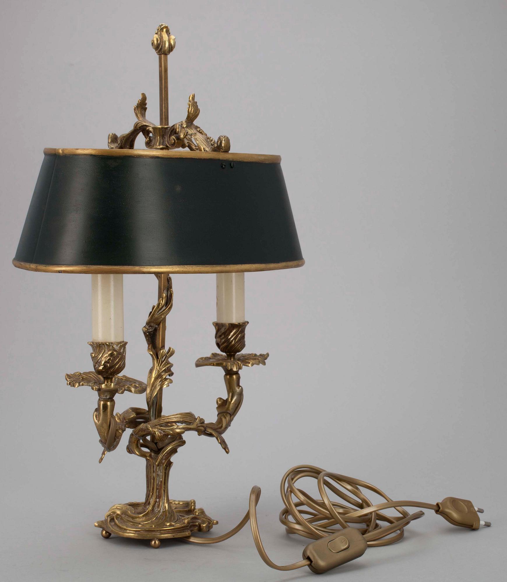 BORDSLAMPA, mässing, rokokostil, 1900-talets andra hälft.