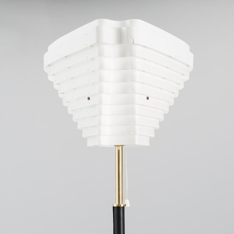 ALVAR AALTO, LATTIAVALAISIN, A 805, "Enkelinsiipi". Valaisinpaja Oy.