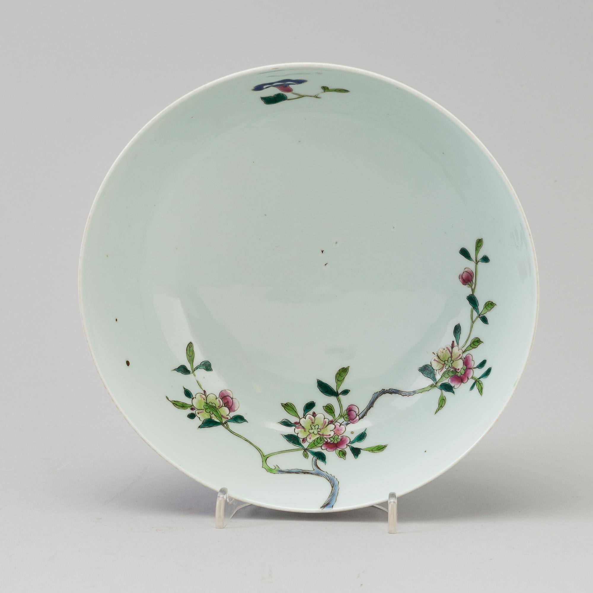 A famille rose export porcelain bowl, late 19th/early 20th century.