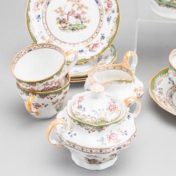 An english mid 20th century coffee and tea bone china "Eden", Spode service set. 52 parts.