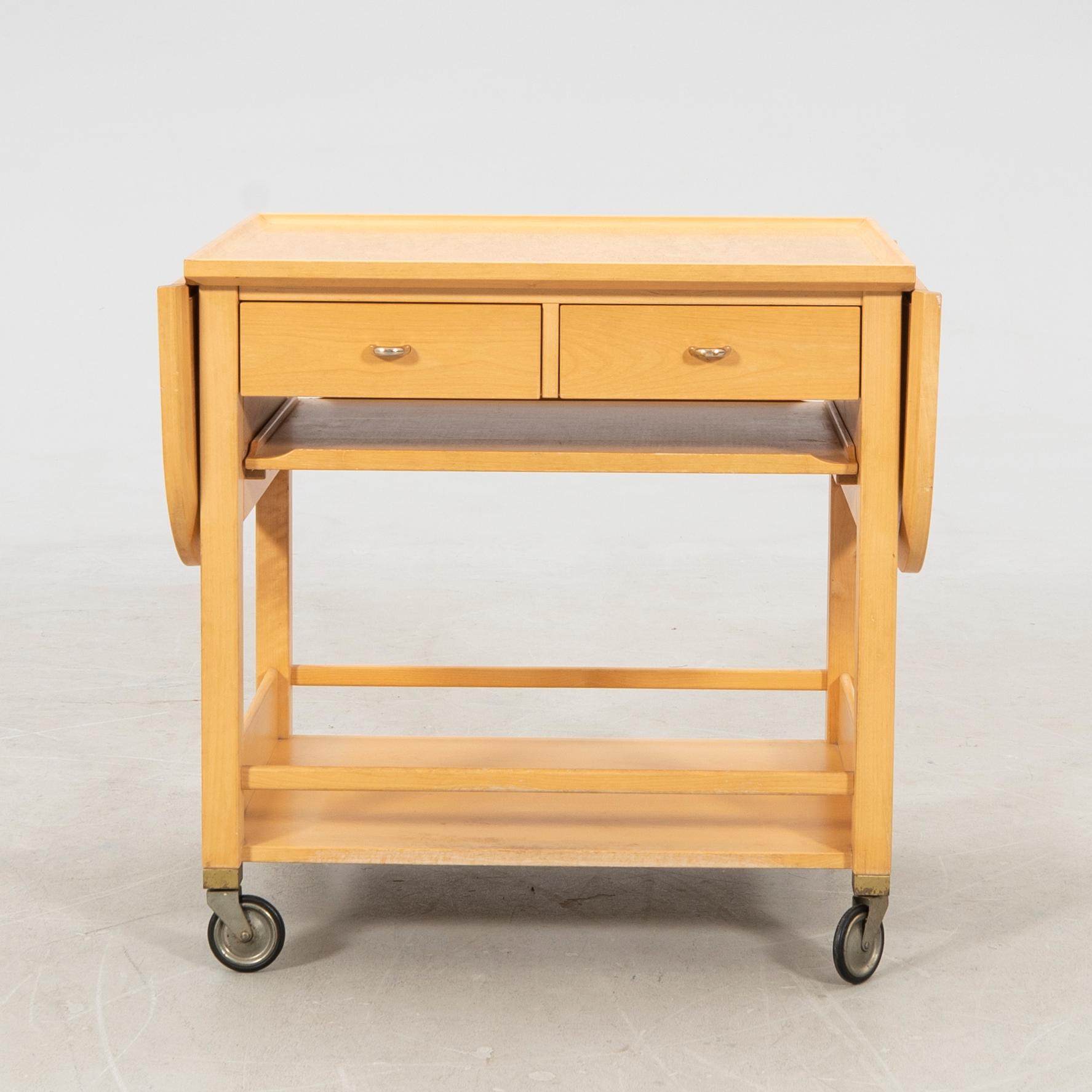 Serveringsvagn/bord Torsten Nilssons snickerifabrik Brösarp 1900-talets senare del.