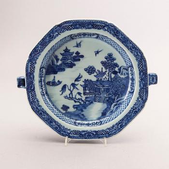 A Chinese Qianlong porcelain hot water dish.