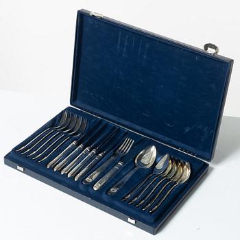 Sigvard Bernadotte, mat- och kaffeservis, 185 delar, "Millennium-line Marianne", Christineholm, Fyrklövern.