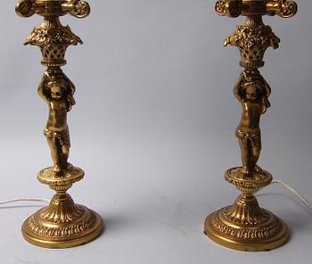 BORDSARMATURER, ett par, bl.a. mässing.