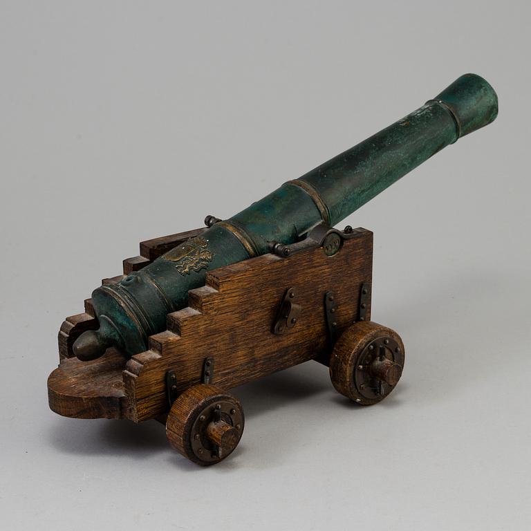 A BRONZE TABLE CANNON, s c "Sweden Cannon", second half of the 20th century.