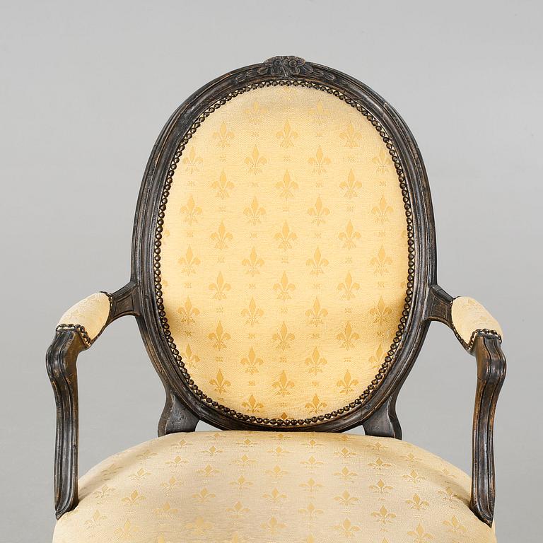 An 18th century rokoko / gustavian transition chair.
