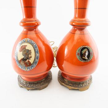 Bordslampor ett par omkring 1900.