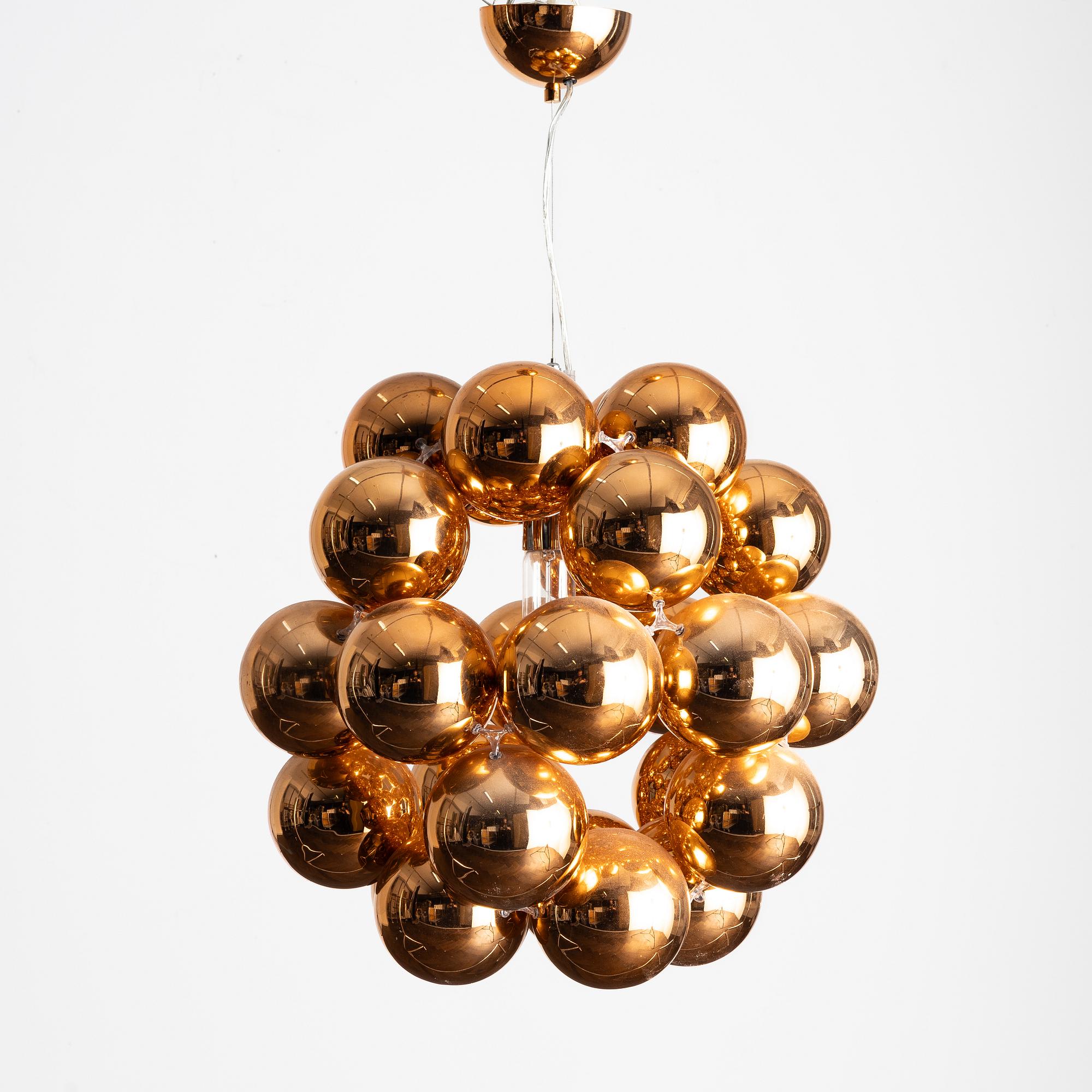 Winnie Lui, taklampa, "Beads penta", för Innermost.