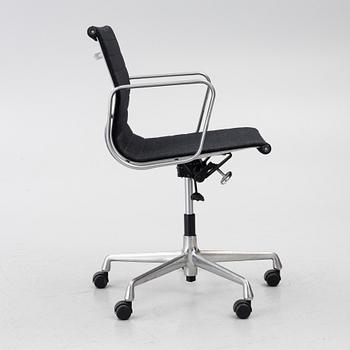 Charles & Ray Eames, Karmstol/kontorsstol, "EA108", Vitra.