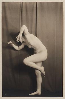 Karl Struss, "48 photographs of the female figure".