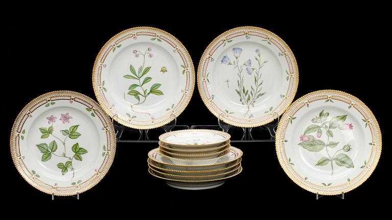 TALLRIKAR, 4+4+4, porslin "Flora Danica" Royal Copenhagen.