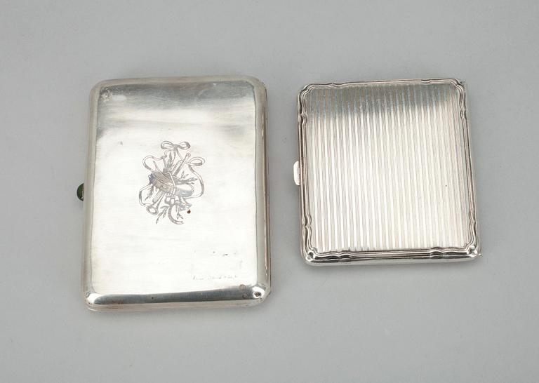 CIGARETTETUIER, 2 st, silver, Moskva 1927-1955 samt Helsingfors 1928. Tot. vikt 275 g.