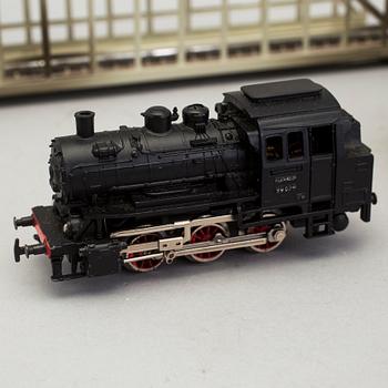 MÄRKLIN, lok samt 6 stycken vagnar, skala H0 Tyskland 1900-talets andra hälft.