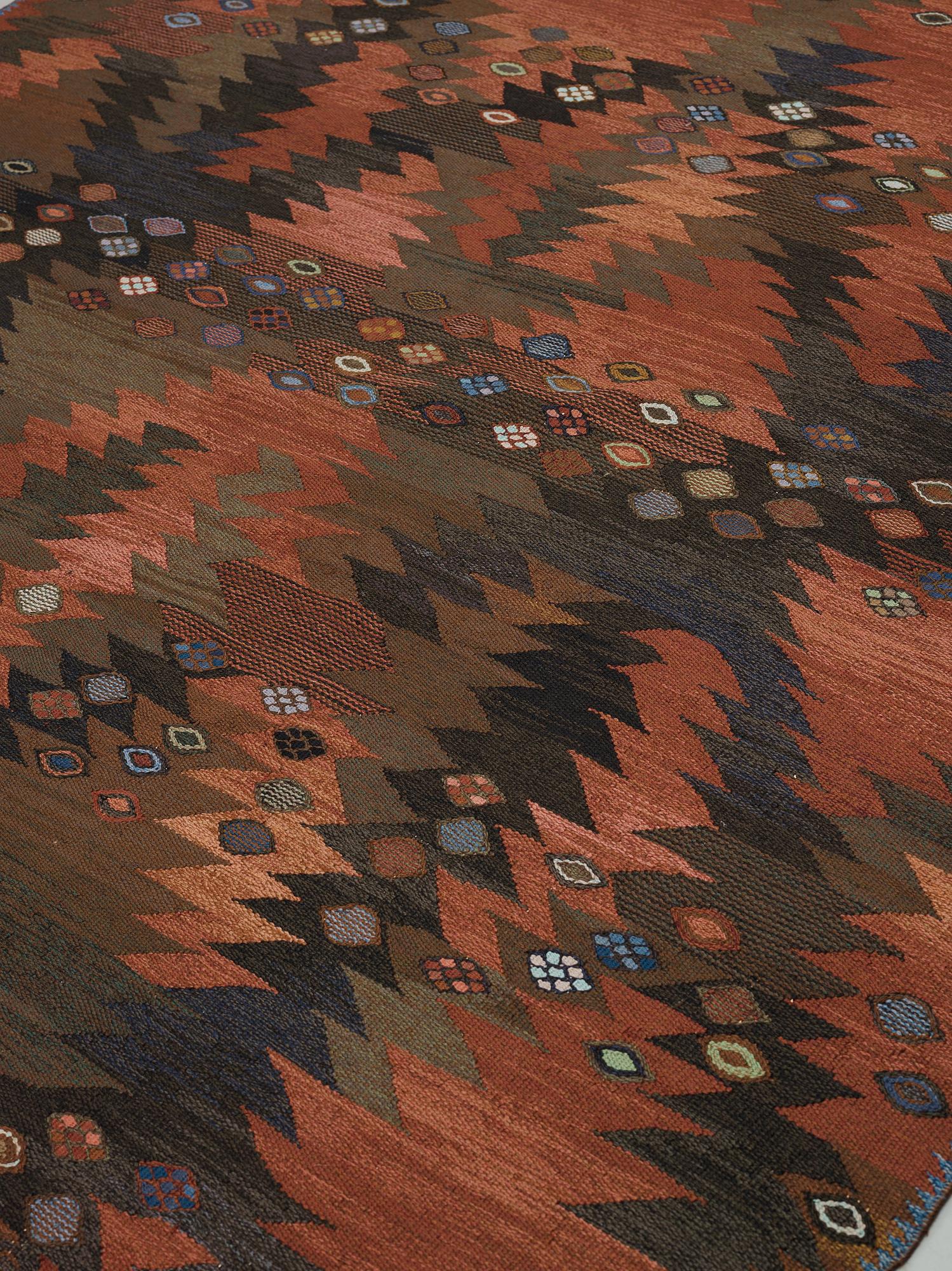 Barbro Nilsson, Matta, "Tånga brun original", gobelängteknik, ca 306,5-310 x 249,5-251,5 cm, signerad AB MMF BN.