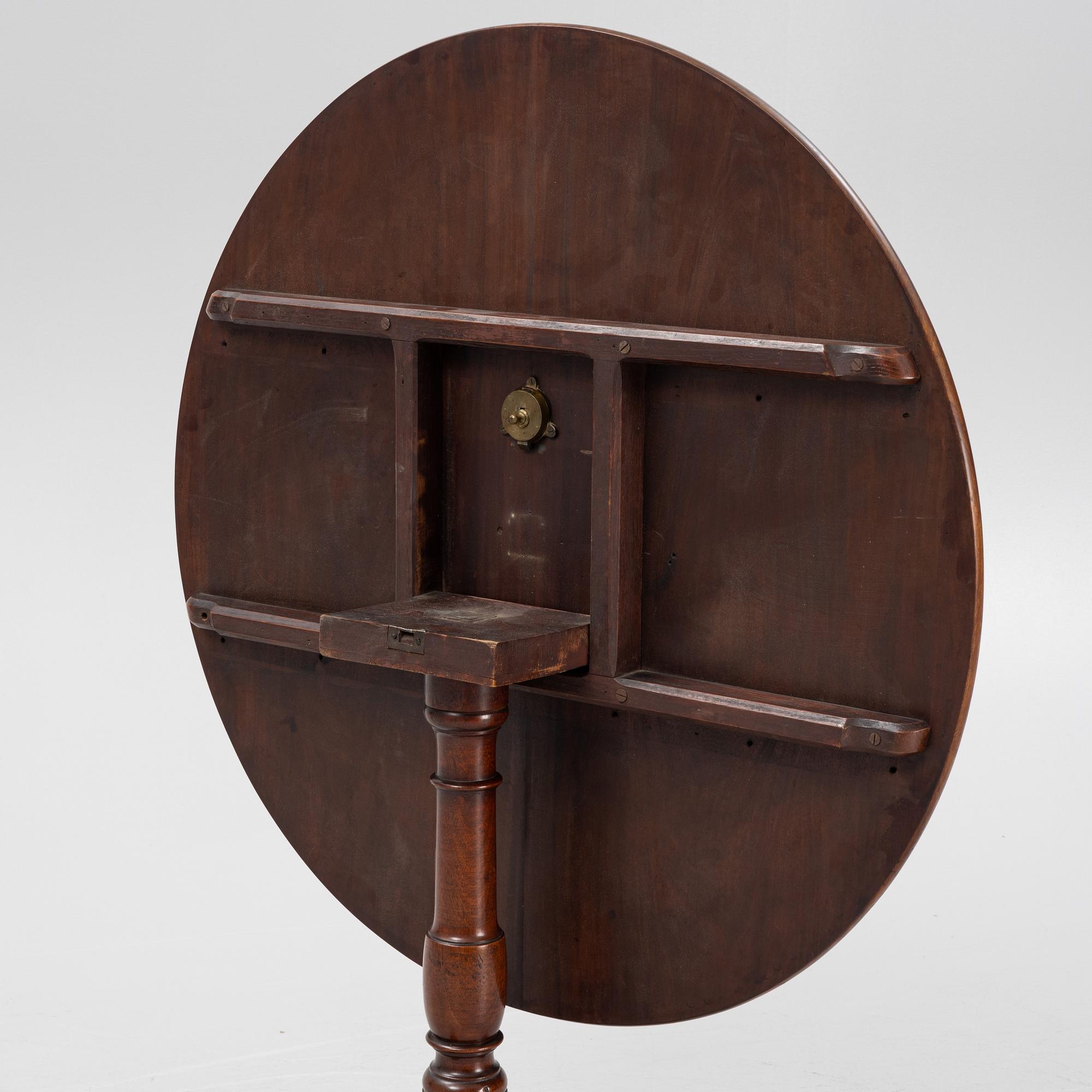 An English mahogany table, second half of the 19th Century.