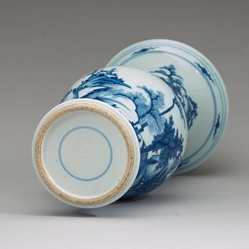 A blue and white Yenyen vase, late Qing dynasty  (1644-1912).