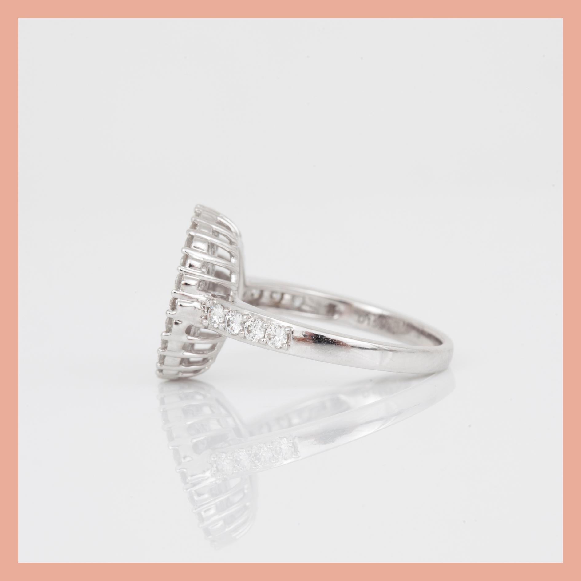 RING, 18K vitguld med briljantslipade diamanter, tot ca 1,59 ct. Total vikt ca 5,26 g.