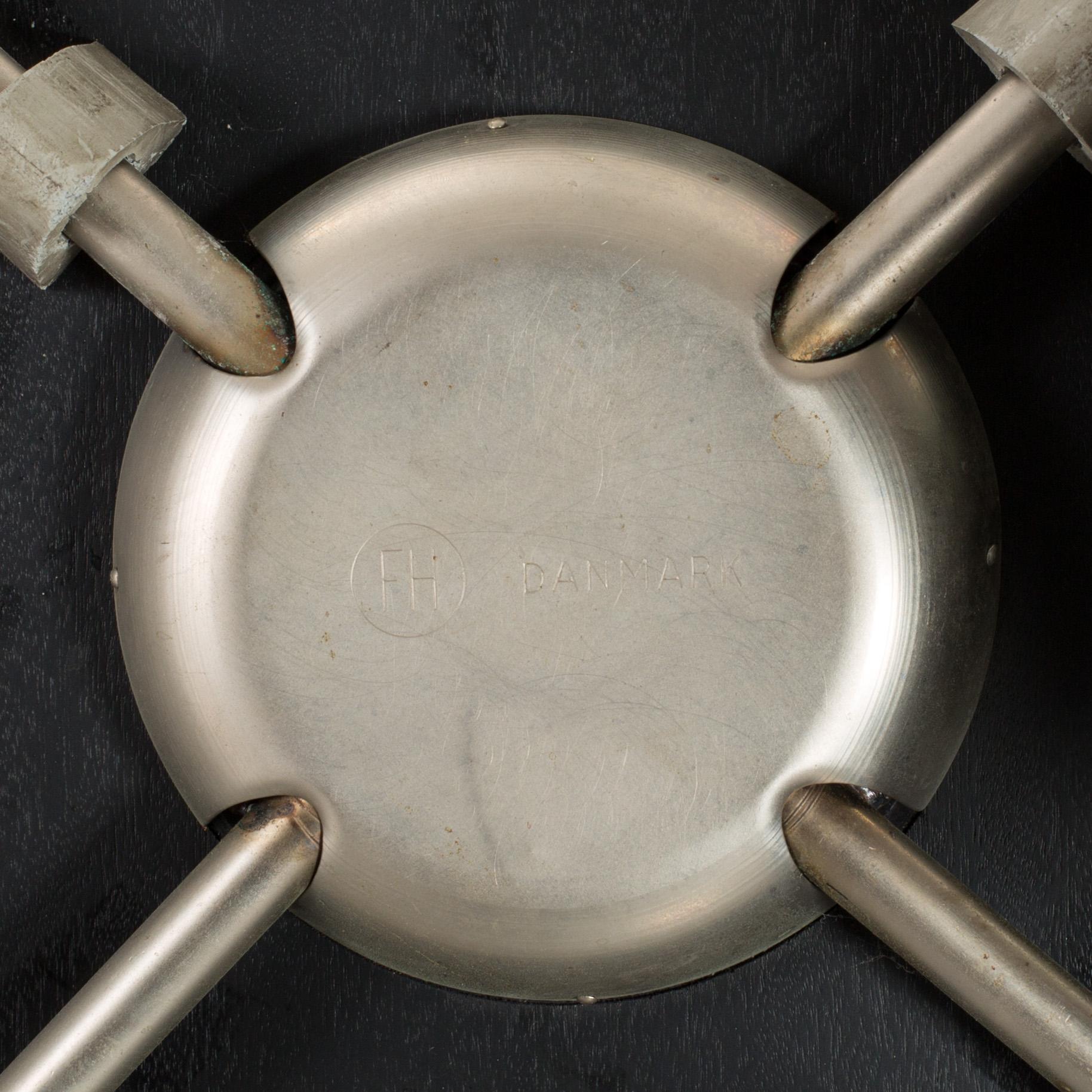 ARNE JACOBSEN ARMCHAIR "SJUAN" FOR FRITZ HANSEN. DENMARK.