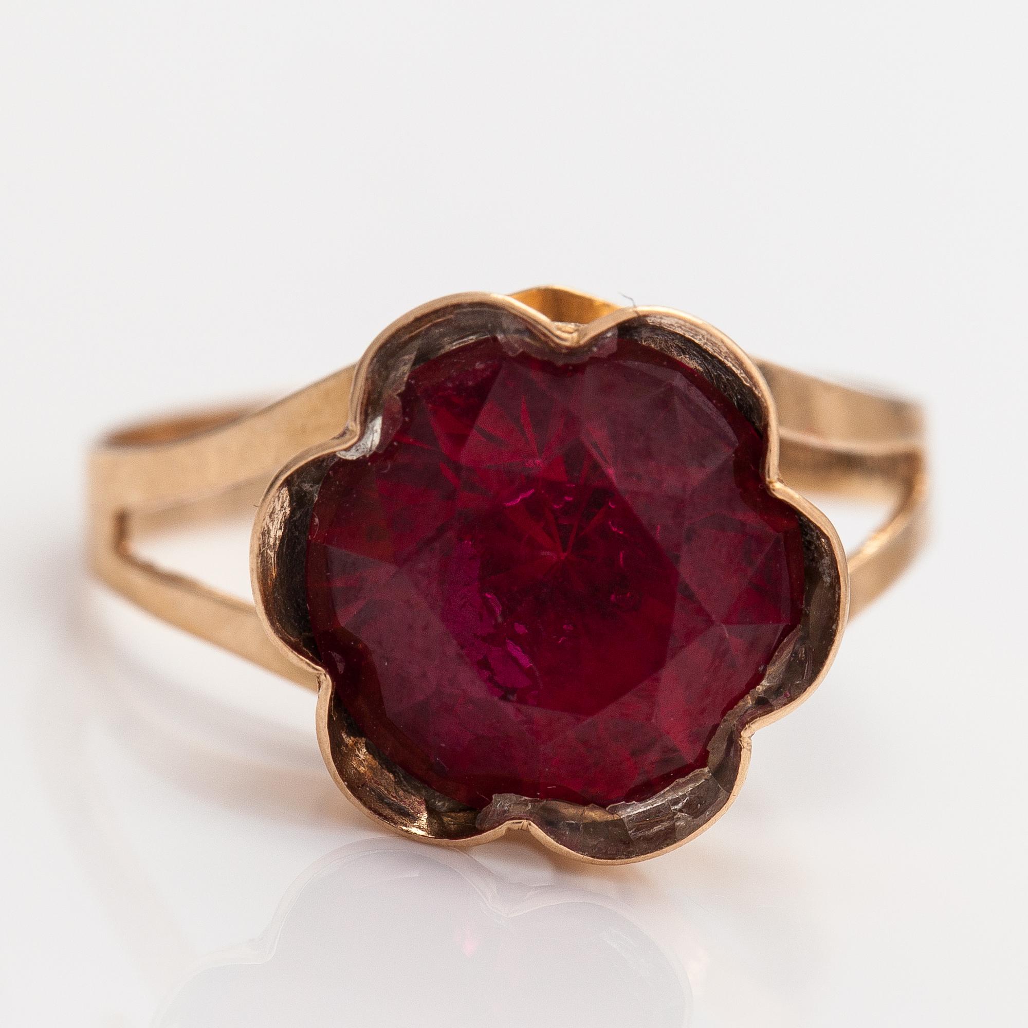 A 14K gold ring with a synthetic ruby. Kultamylly, Turku 1974.