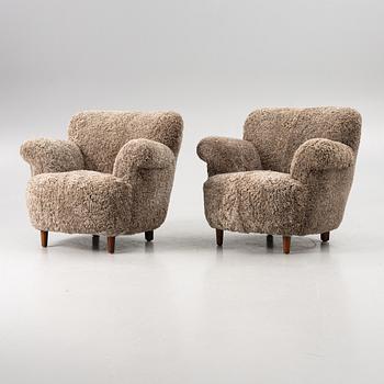 A pair of easy chairs, mid-20th century.