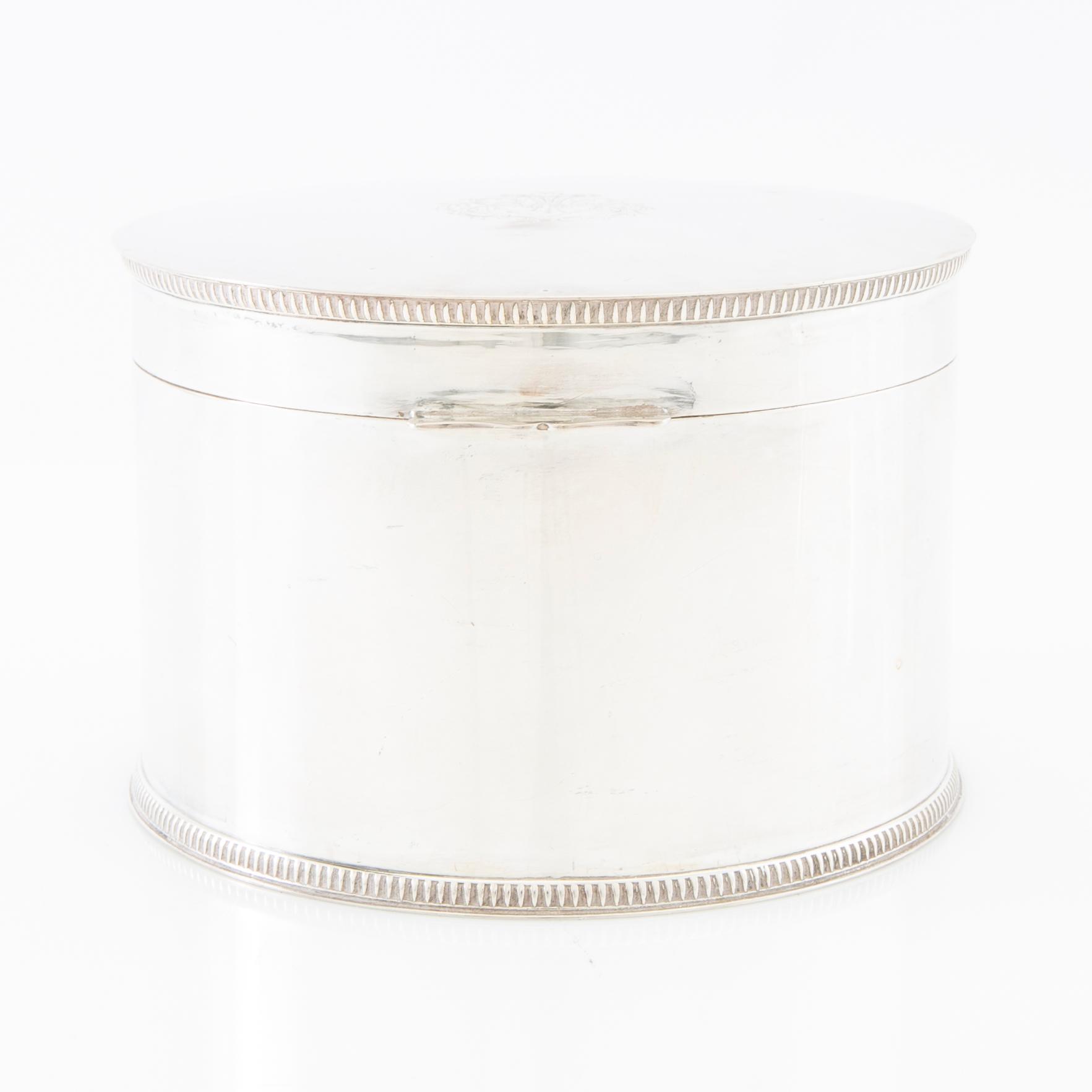 Sugar bowls 4 pcs in the Gustavian style, silver plate, and a box with a lid by Mappin & Webb.