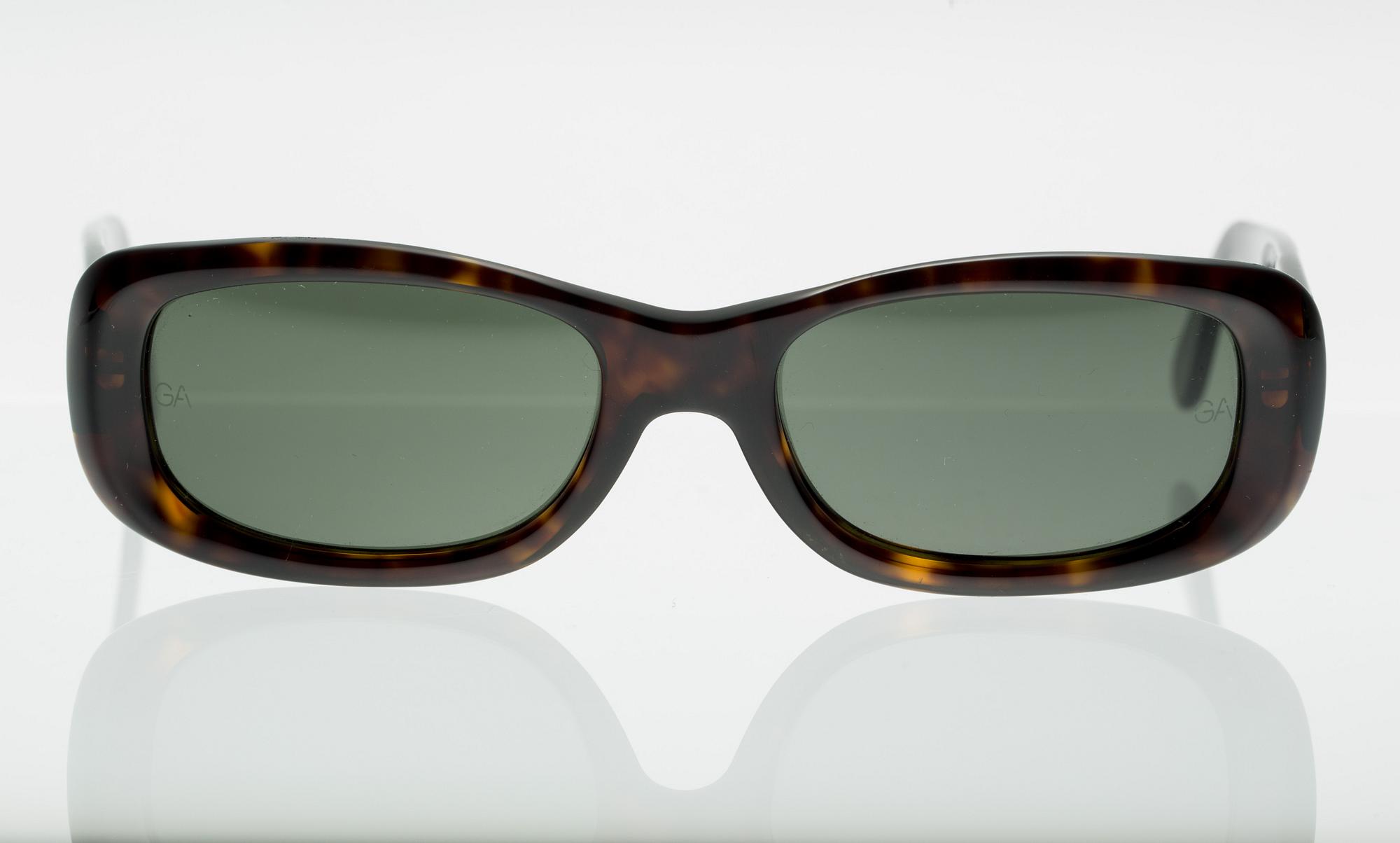SOLGLASÖGON, Giorgio Armani.